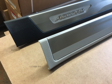 Platinum Gray Illuminated Door Step Garnish