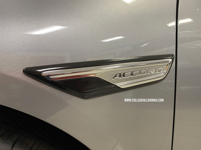 Black Front Fender Garnish